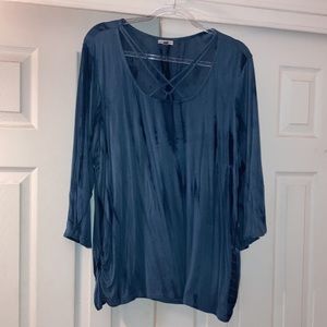 Blue 3/4 sleeve shirt from avenue